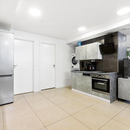 טאלין Sirena Apartment - Self Check-In And Free Parking מראה חיצוני תמונה