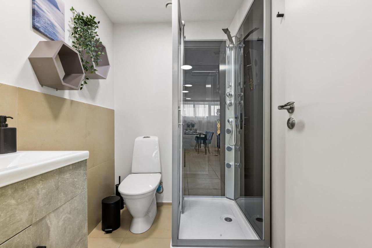 טאלין Sirena Apartment - Self Check-In And Free Parking מראה חיצוני תמונה